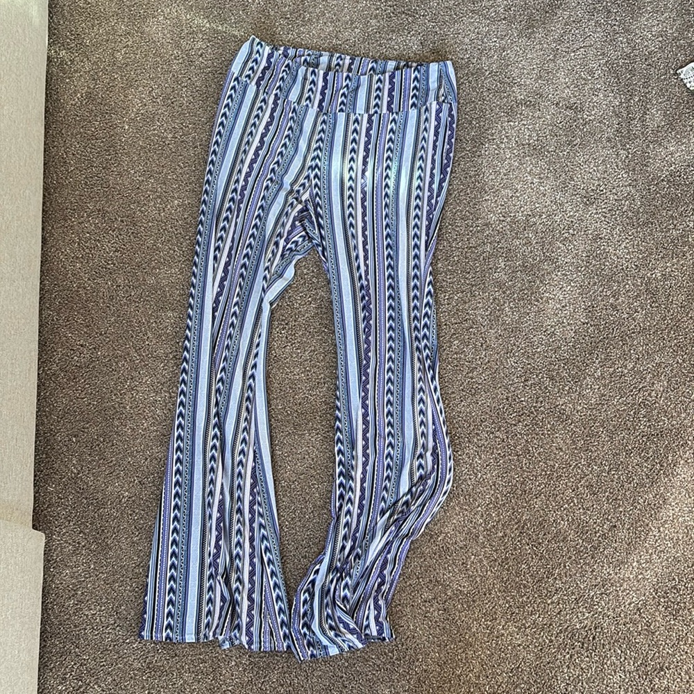 blue pattern flare leggings